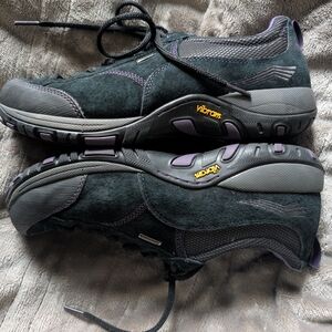 Dansko Paisley Waterproof Walking Shoes Vibram Soles Suede 9/9.5 EUR 40